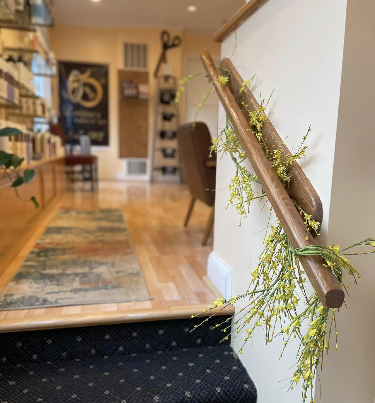 Entry into Shortino's Salon & Spa on East Market Street